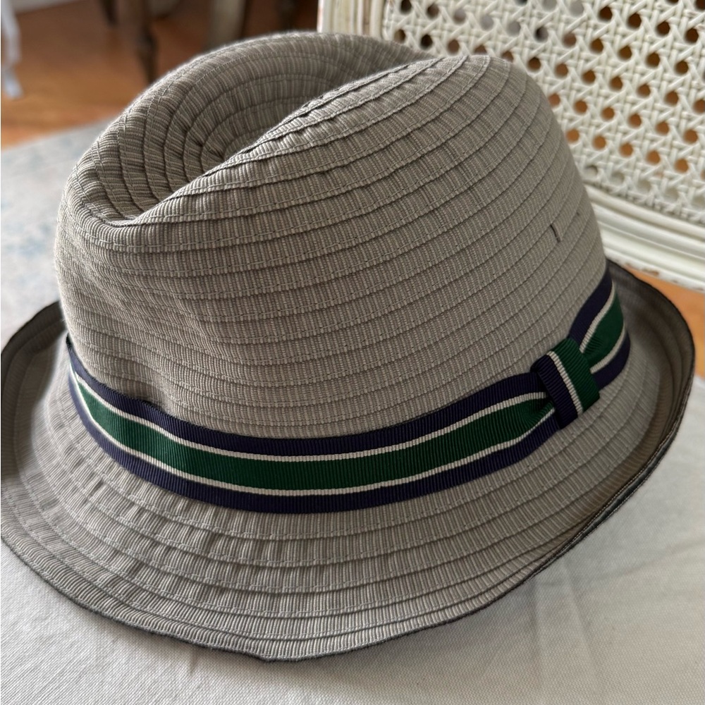 Grevi Black and White Textured Hat